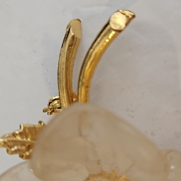 Lucite Flower with Goldtone Leaves & Stems Brooch and/or Pendant - Picture 4 of 7